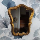 Petite miroir baroque "Antoinette" ancien, en plâtre mouluré finition doré patiné.