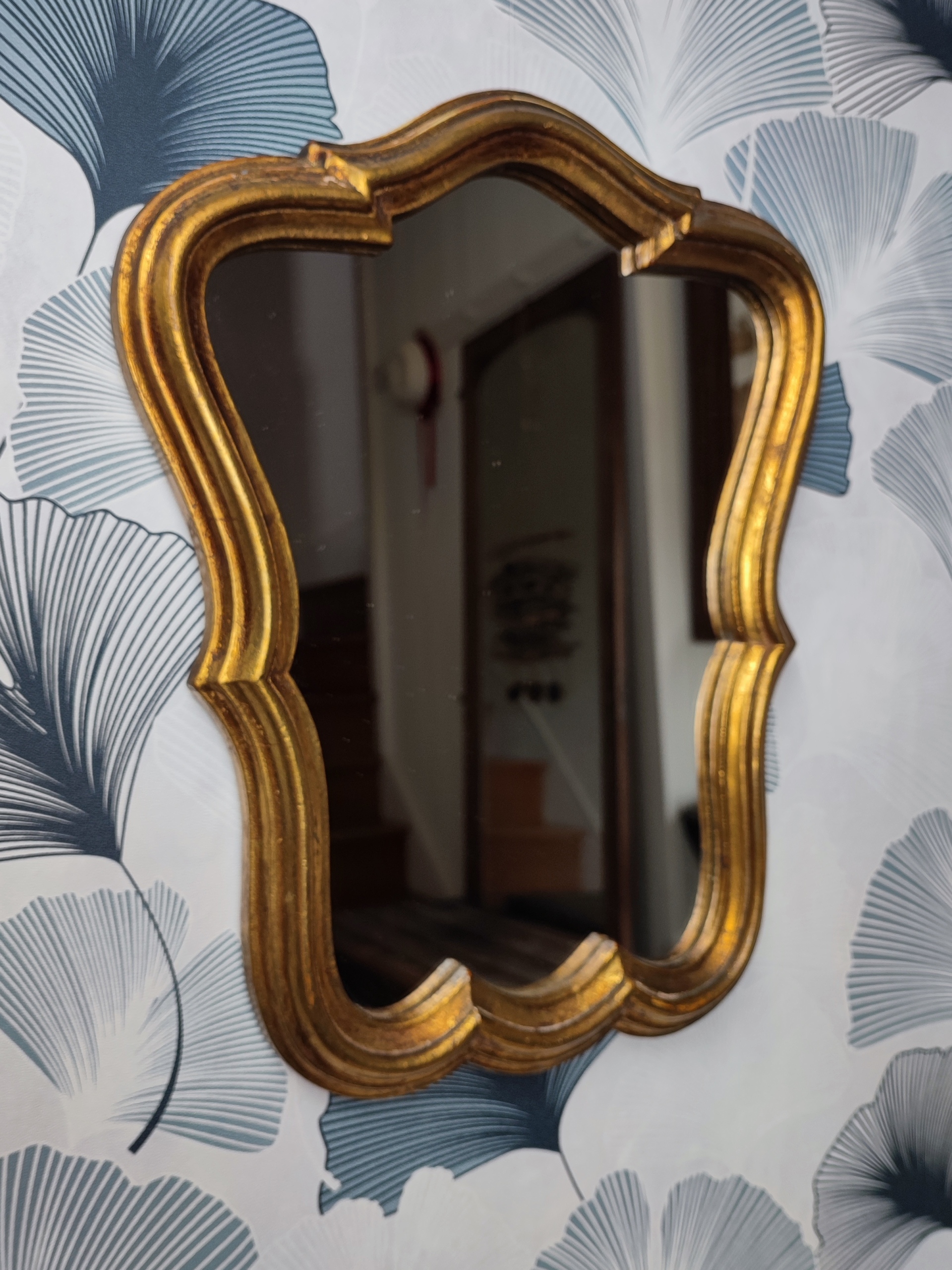 Petite miroir baroque "Antoinette" ancien, en plâtre mouluré finition doré patiné.